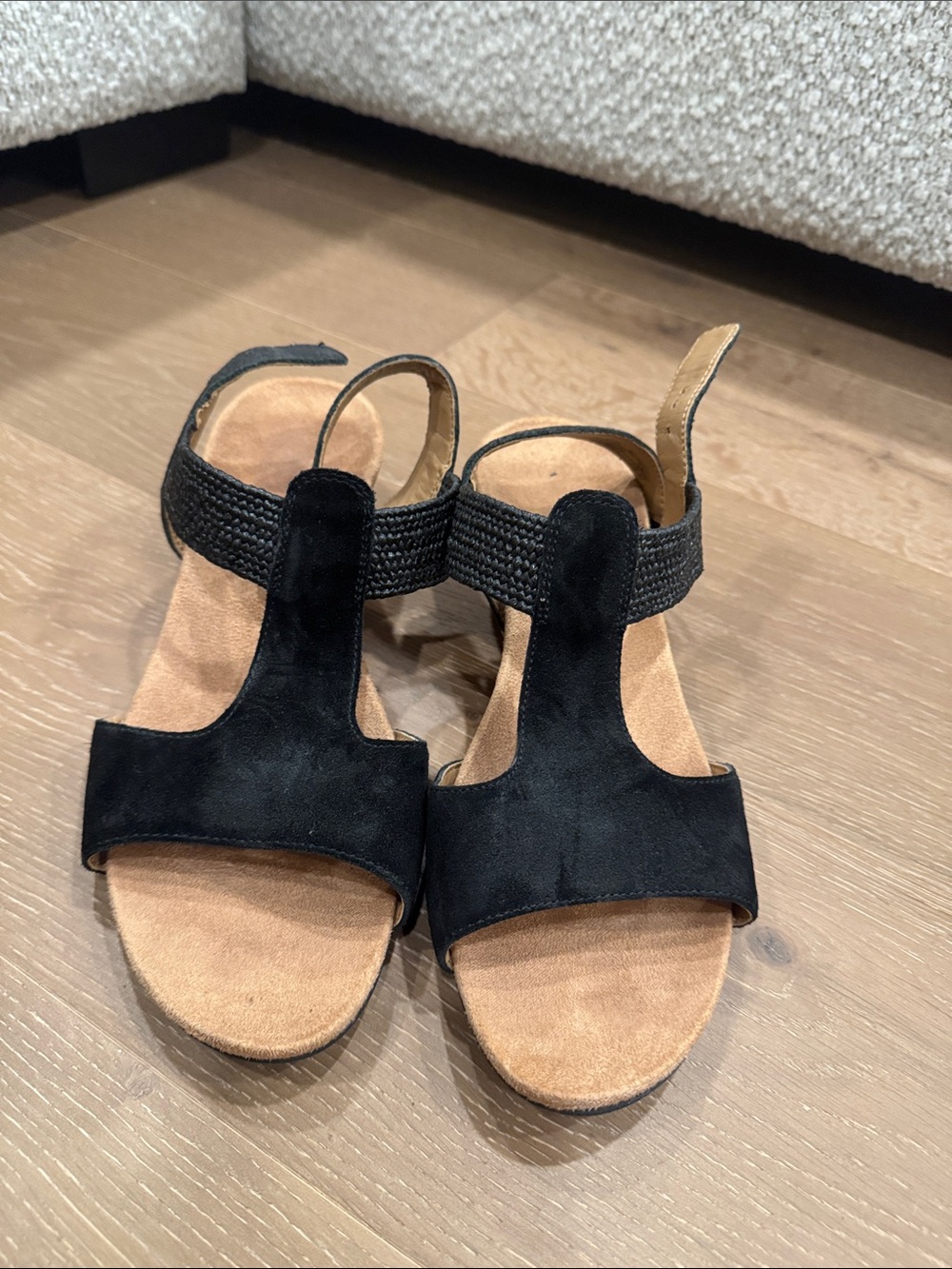 Vionic Black Suede T-Strap Sandals